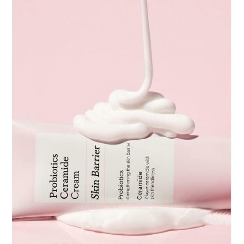 Smooth hydrating cream texture with ceramides and glycerin for skin barrier repair